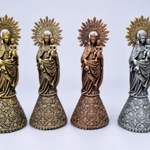 Figuras religiosas — fotografía con fondo retocado